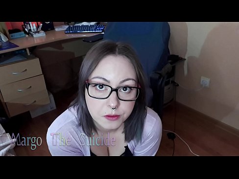 ❤️ Neska sexy betaurrekoekin dildoa zurrupatzen du kameraren aurrean ❌ Azal bideoa %eu.eviewporn-com.ruan