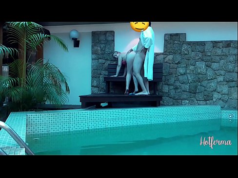 ❤️ Boss neskamea igerilekura gonbidatzen du, baina ezin izan dio beroari eutsi ❌ Azal bideoa %eu.eviewporn-com.ruan