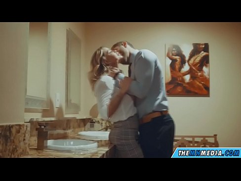 ❤️ Ilehoria busti batek komun publiko batean seduzitzen zaituenean ❌ Azal bideoa %eu.eviewporn-com.ruan